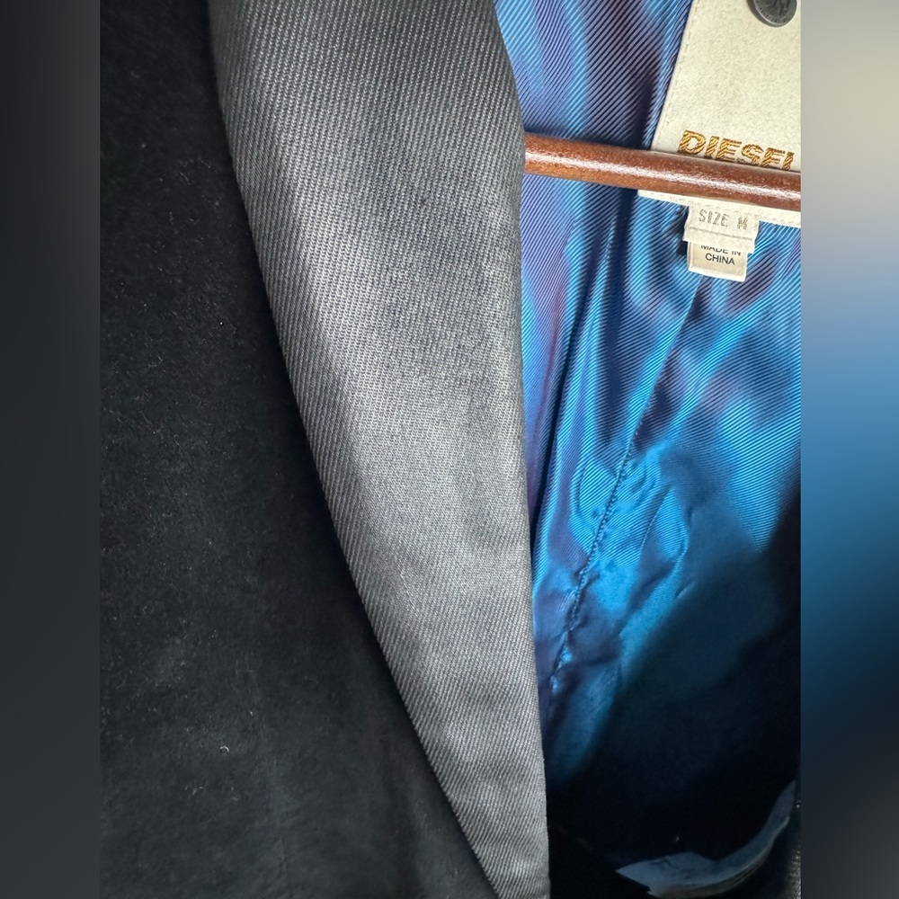 Men's Diesel Velvet Tuxedo Jacket Sportcoat
Black velvet Size Medium - Picture 13 of 14